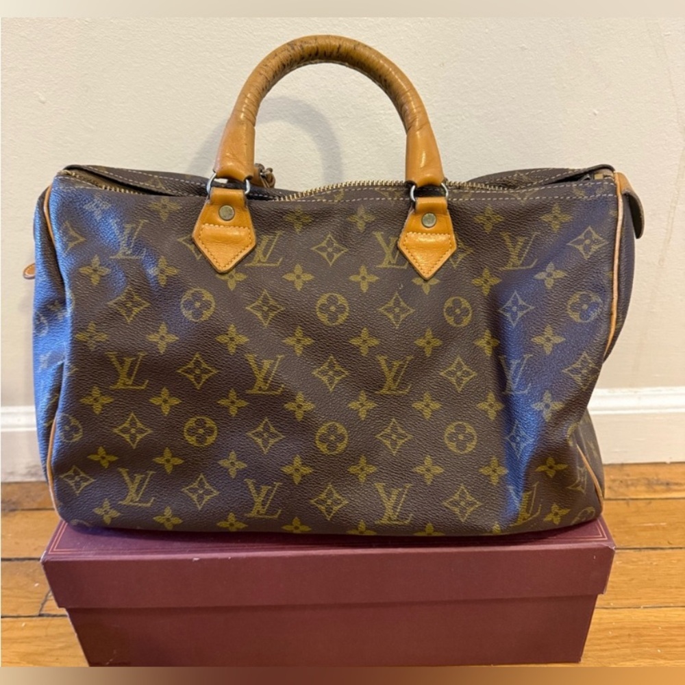 Louis Vuitton French luggage company speedy
